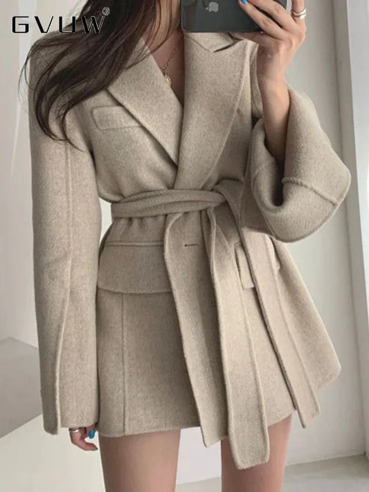 TAMBREET GVUW Fashion Lapel Coat Women Belt Full Sleeve Spliced Pockets New Spring 2025 Solid Color Versatile Short Style Female 17G4518